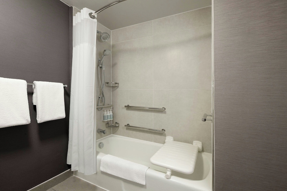 Courtyard by Marriott Chicago Highland Park Northbrook - photo 19