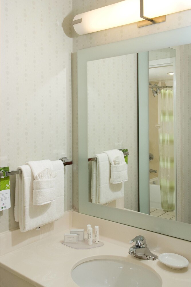 SpringHill Suites by Marriott Convention Center I drive - photo 11