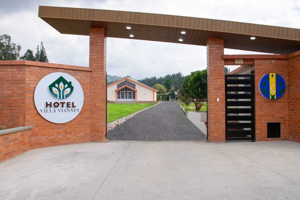Hotel Villa Vianney in Paipa, Colombia