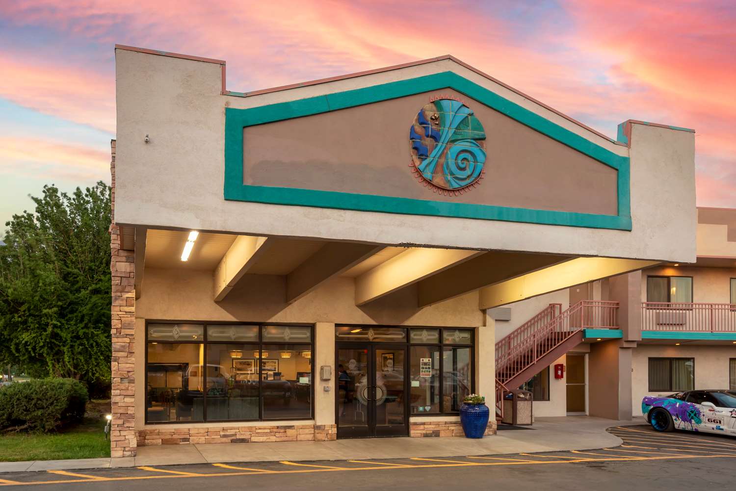 Turquoise Inn & Suites - carbon neutral hotel in Cortez