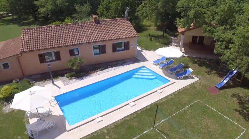Villa Fragola Holiday house with large garden — 4-Star Luxury Hotel in Tinjan, Croatia