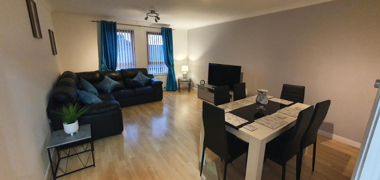 Spacious modern 3 bedroom luxury flat in centre location — 4-Star Luxury Hotel in Dundee, United Kingdom