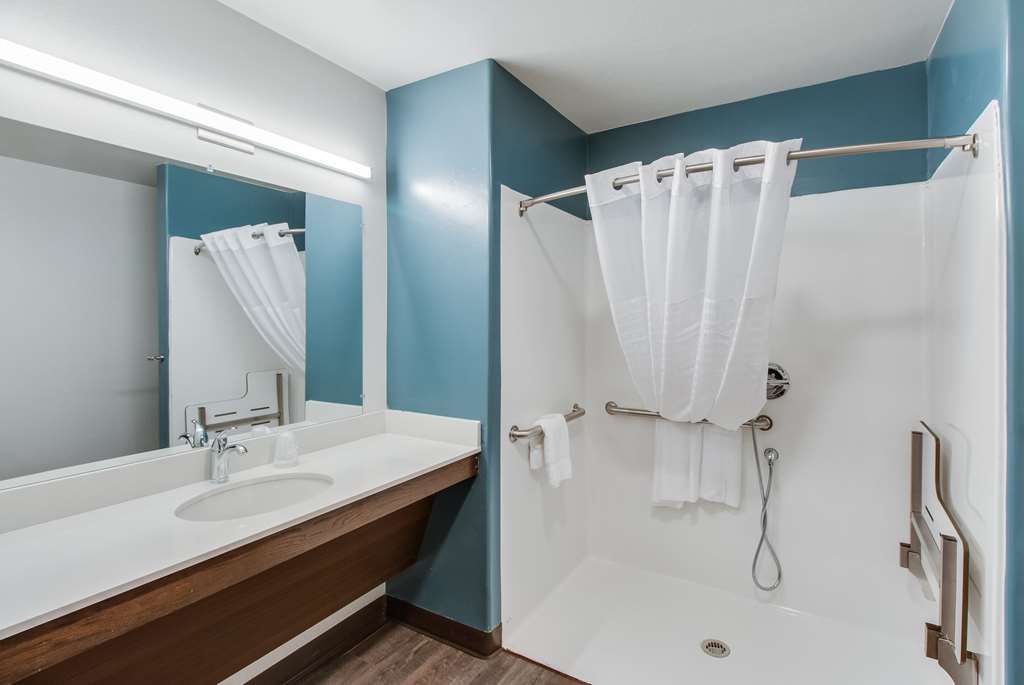 WoodSpring Suites Bakersfield East - photo 12