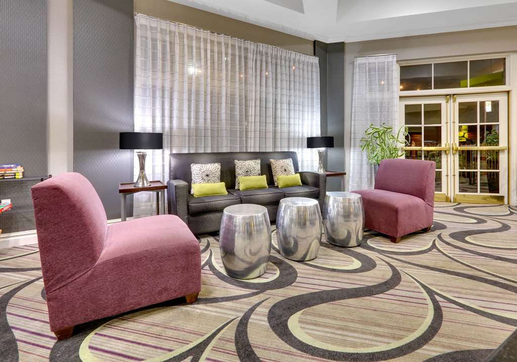 La Quinta Inn & Suites by Wyndham Dallas North Central - photo 6