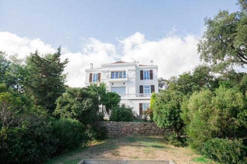 Villa Les Roches — 4-Star Luxury Hotel in Mandelieu-La-Napoule, France