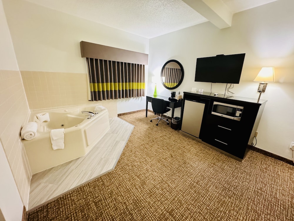 Forest City Inn - photo 19