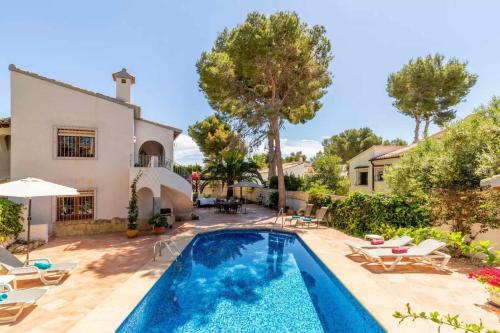 Villa Feliz Playa Piscina Wifi Aa 8 Pax — 4-Star Luxury Hotel in Moraira, Spain