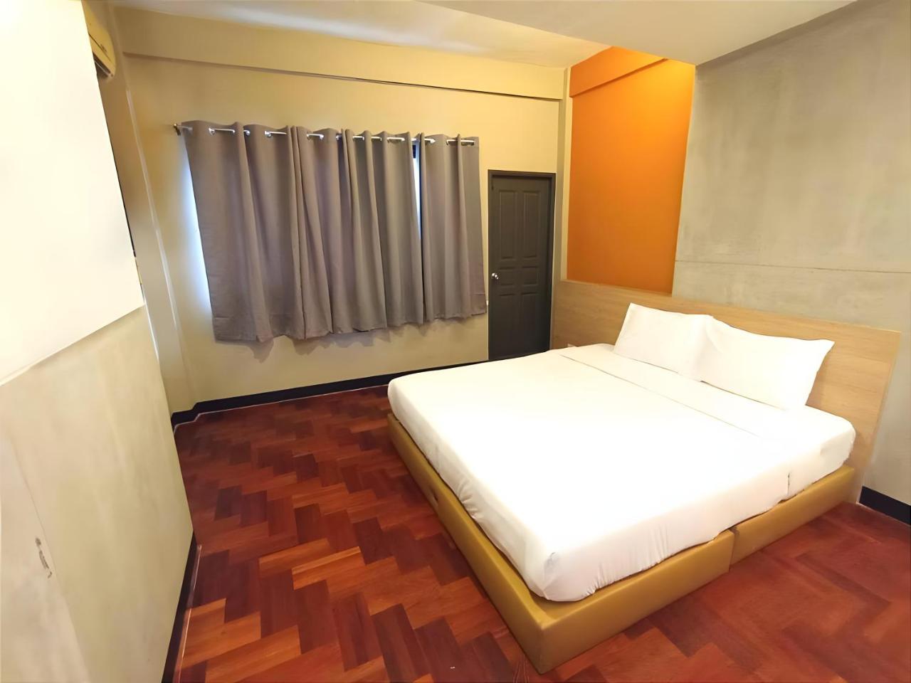 Xx Go Inn Silom Bts Surasak สุรศักดิ์