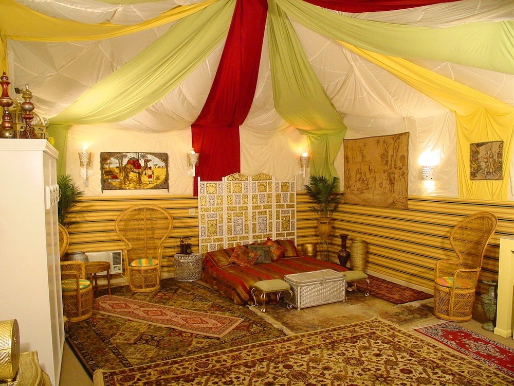 Wildwood Inn Tropical Dome & Theme Suites - photo 11