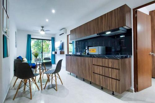 Depa 2BR con vista piscina y gym — 4-Star Luxury Hotel in Playa Del Carmen, Mexico