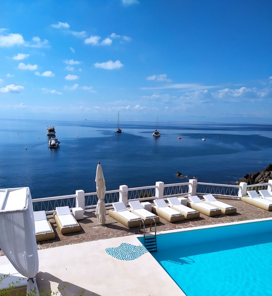 Hotel La Piazza — 4-Star Luxury Hotel in Lipari, Italy