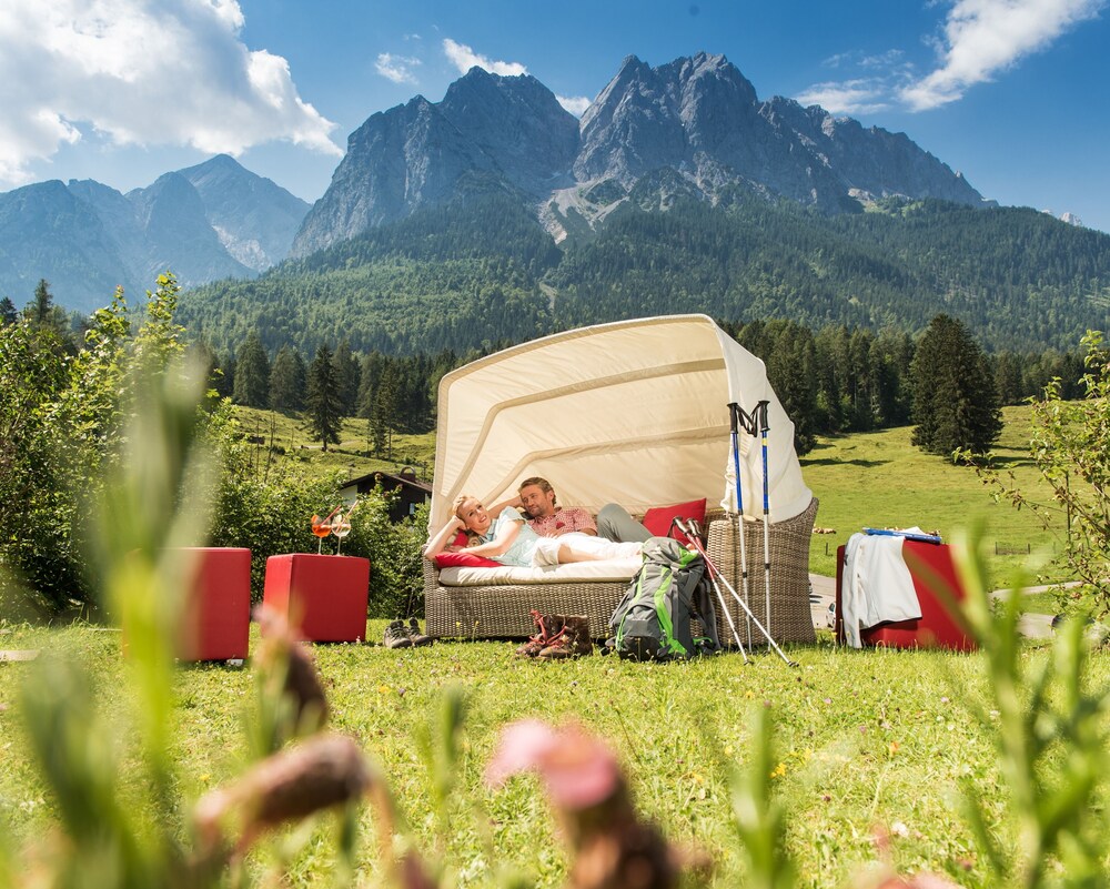 Bayern Resort Hotel Adults only mit Zugspitzblick Eibsee Nähe Wellnessbereich Naturpool im Sommer in Grainau, Germany