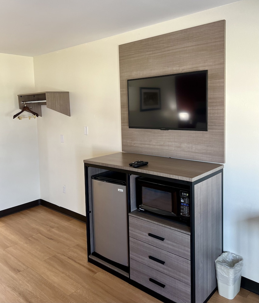 Saffron Inn & Suites - photo 15