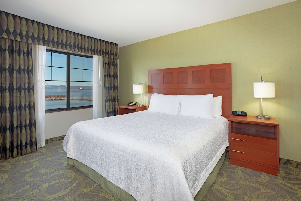 Hampton Inn and Suites Astoria - photo 14