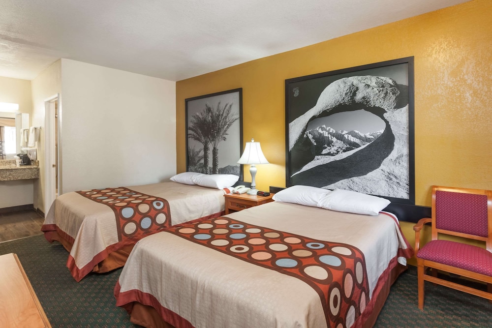 Super 8 by Wyndham Bakersfield South CA - photo 4