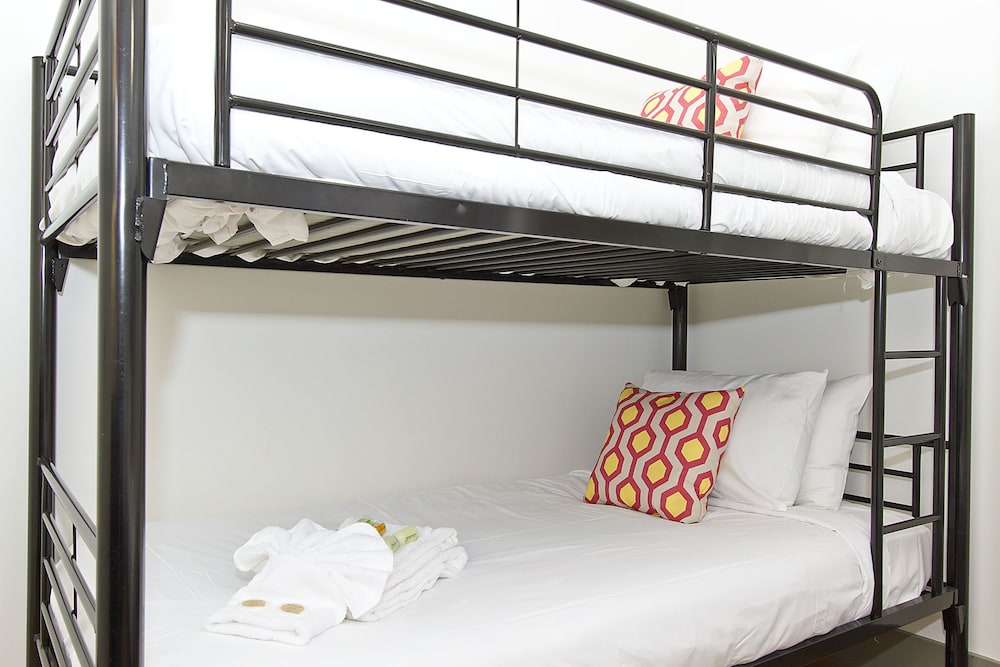 Vibrant 2BR in Wrigleyville by Sonder - photo 14