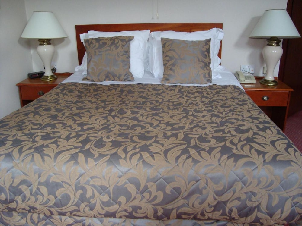 Firs Hotel — Hitchin