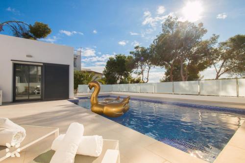Villa Mirlo Blanco by Abahana Villas — 4-Star Luxury Hotel in Benissa, Spain