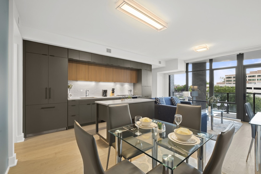 Global Luxury Suites at Tribeca - photo 17