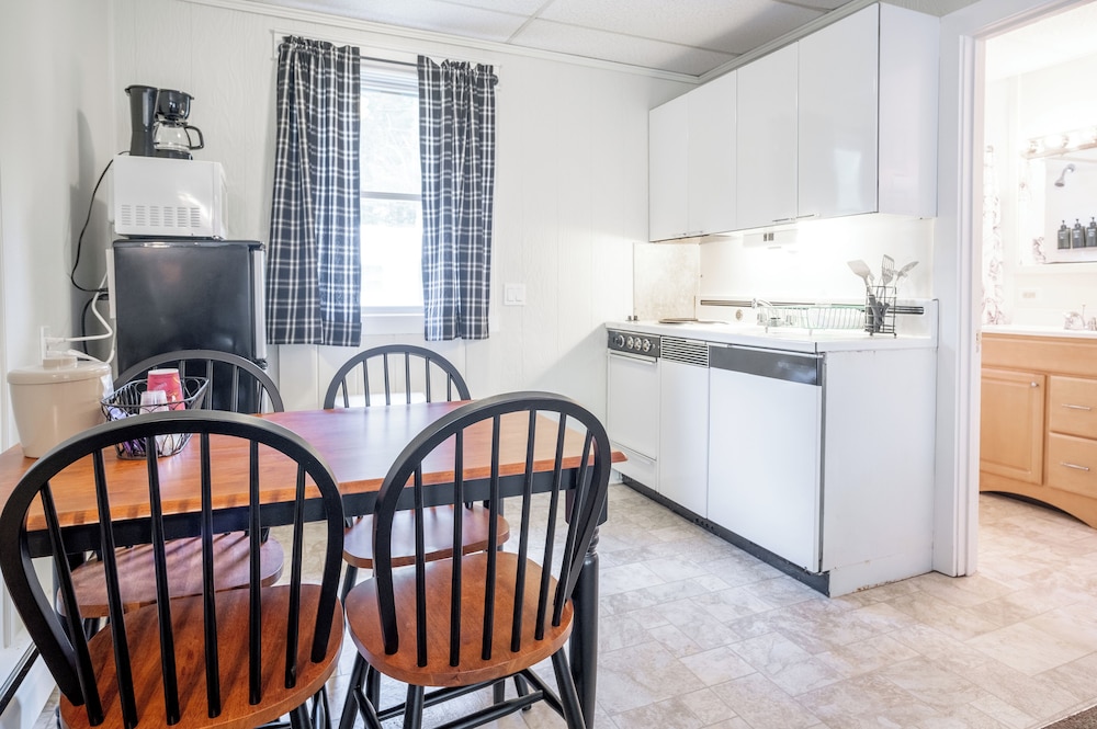 Acadia Pines Motel - photo 22