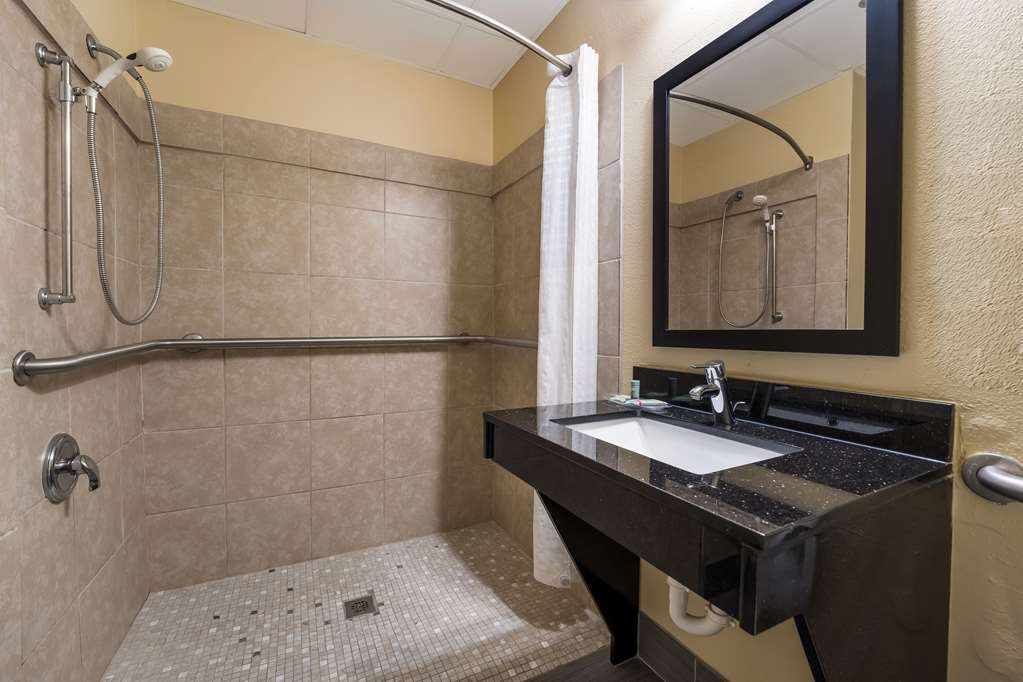 Best Western Bradbury Inn & Suites - photo 31