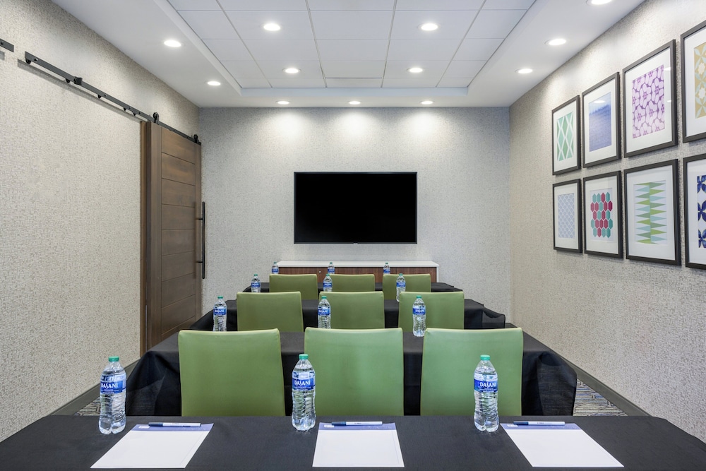 Holiday Inn Express & Suites Phoenix East Gilbert by IHG - photo 53