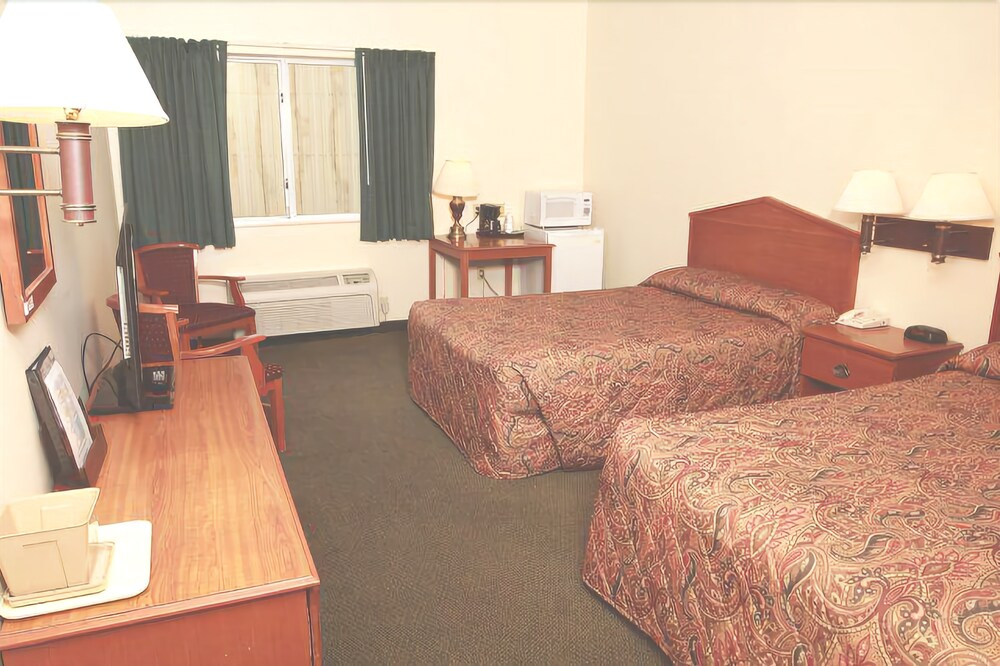 Commodore Perry Inn and Suites - photo 5