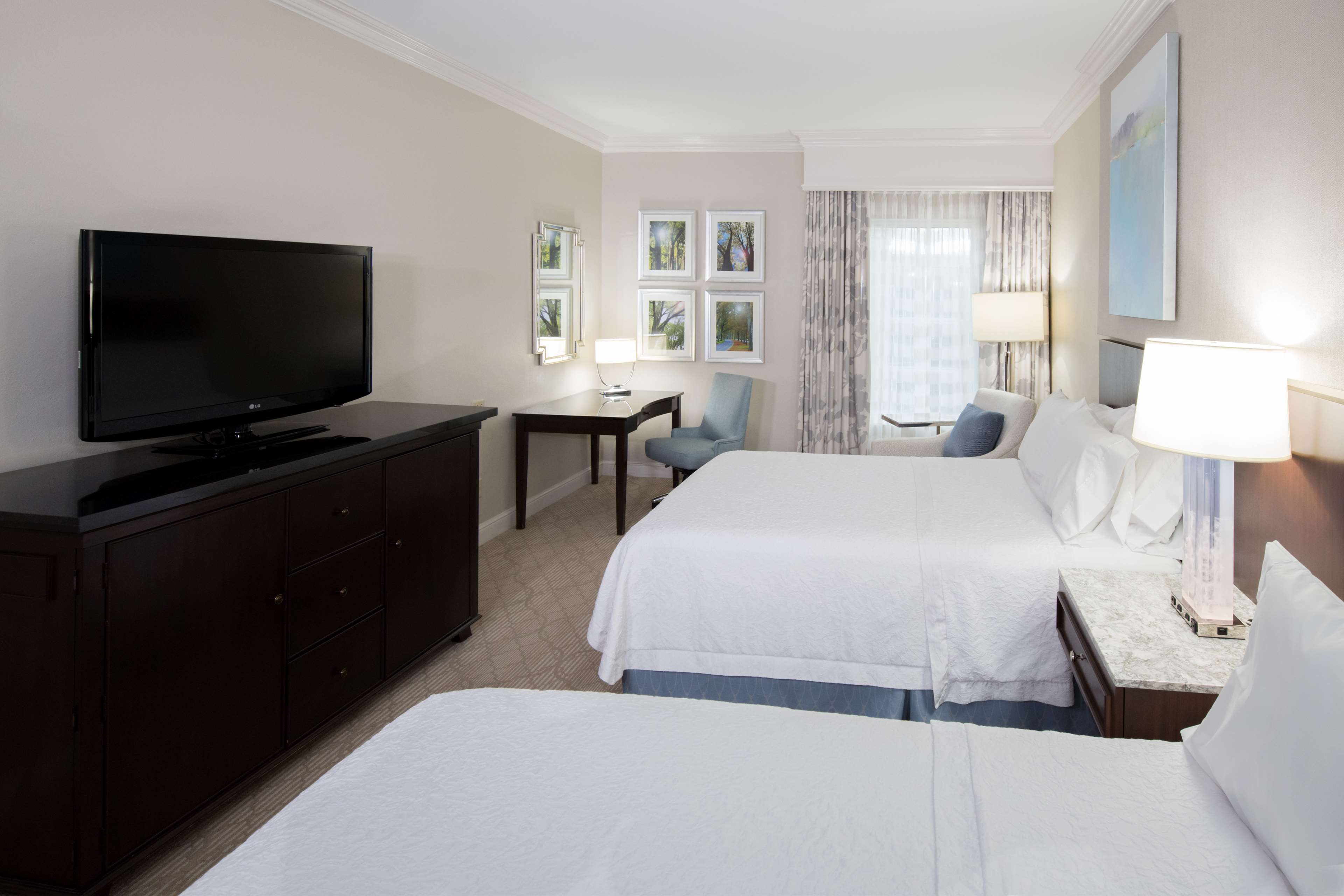 Hampton Inn & Suites Charlotte SouthPark at Phillips Place - photo 46