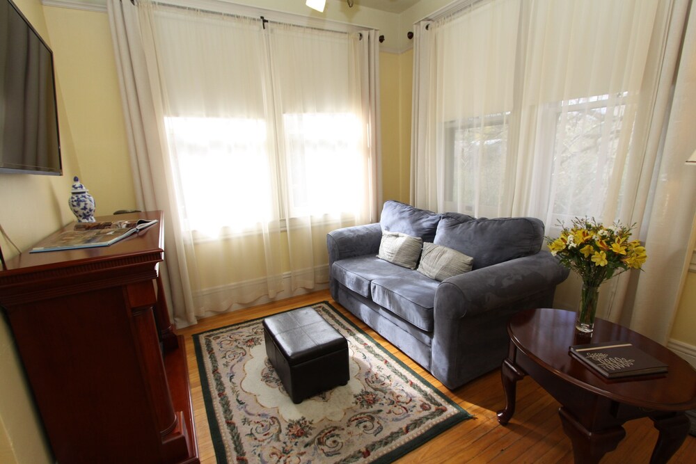 Kelley & Young Wine Garden Inn - photo 12