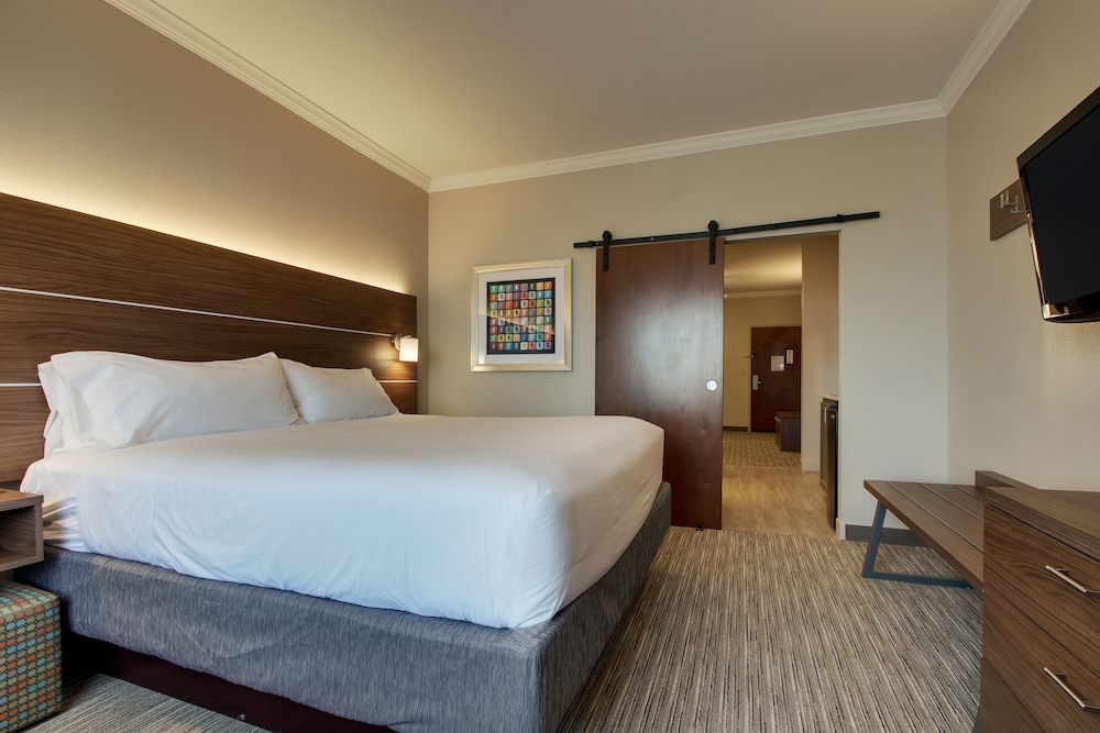 Holiday Inn Express Hotel & Suites Vernon College Area by IHG - photo 9