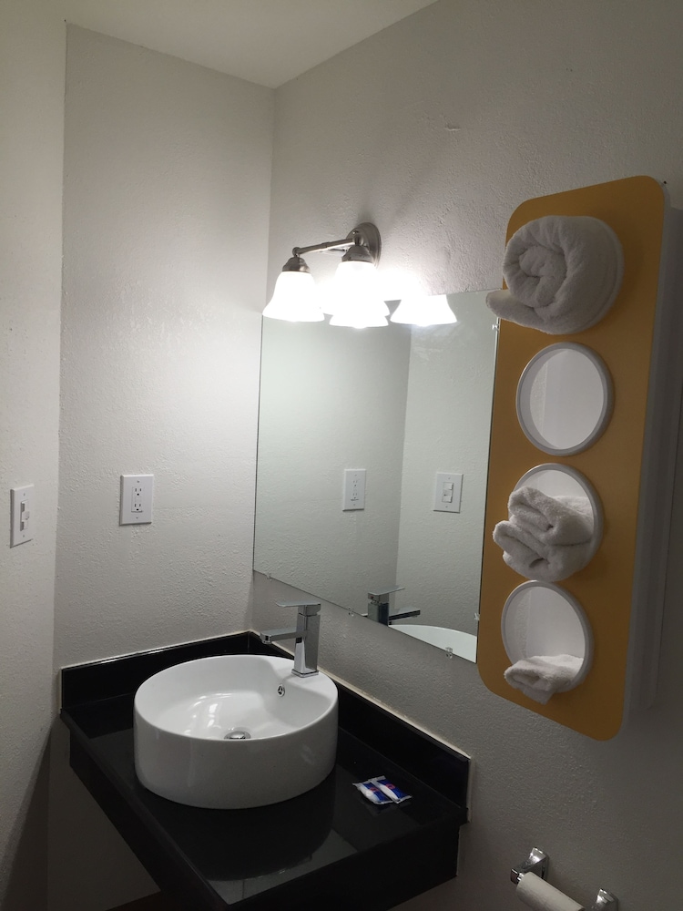 Motel6 Prairie Du Chien WI - photo 36