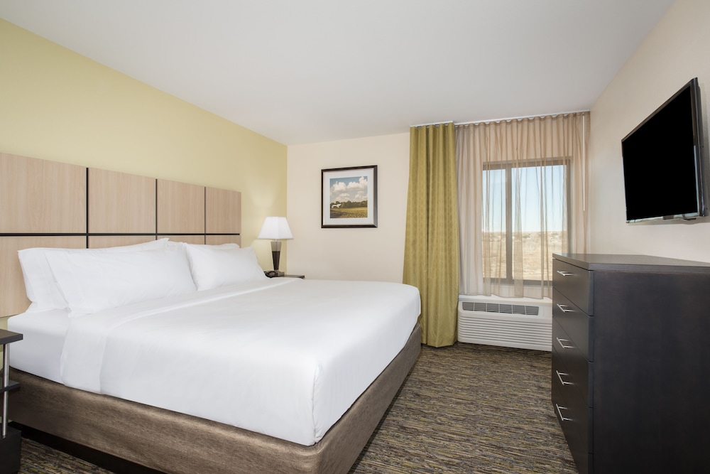 Candlewood Suites Pueblo an IHG Hotel - photo 4