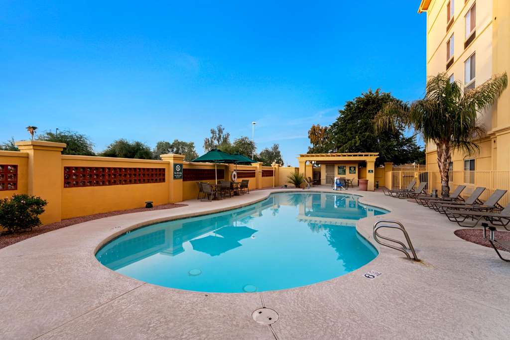 La Quinta Inn & Suites by Wyndham Mesa Superstition Springs - photo 9
