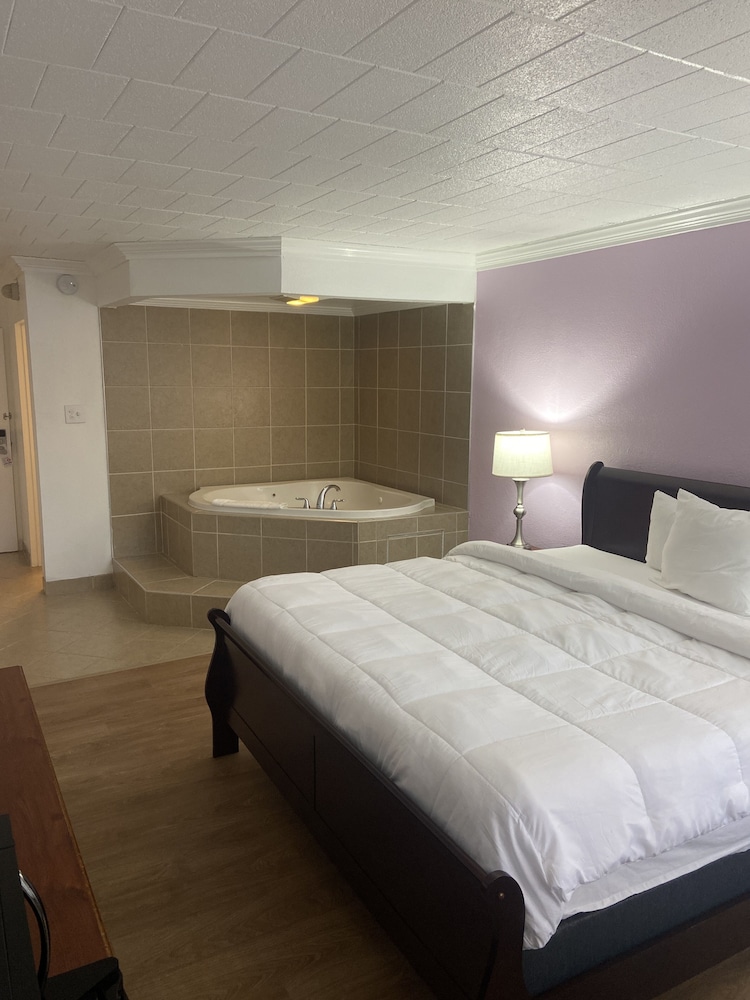 Ramada by Wyndham Butler Tesla Biohealing Resort - photo 25