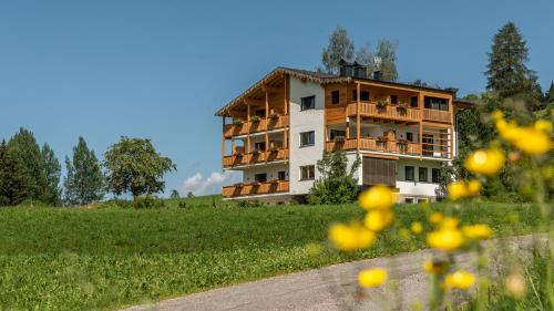 Im Wiesengrund Apartments — 4-Star Luxury Hotel in Sesto, Italy