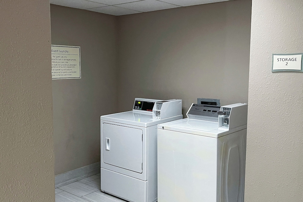 La Quinta Inn & Suites by Wyndham Jackson North - photo 37