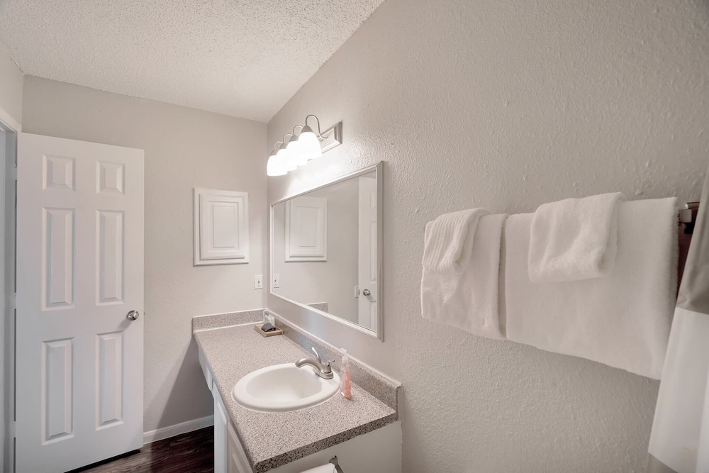 Relaxing Quaint 1BR in Heart of Midland - photo 20