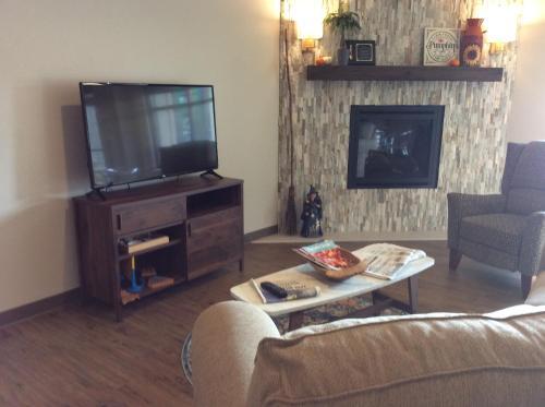Scenic Shore Inn - photo 45