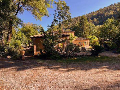 Bastide Du Maoupas Gîtes — hotel in Belgentier