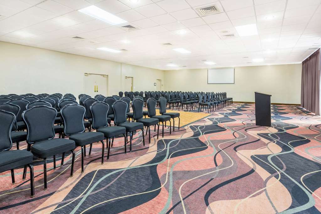 Howard Johnson by Wyndham Lakeland - photo 23