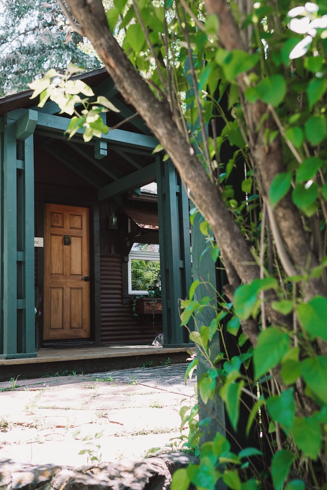 Highland Haven Creekside Inn - photo 220