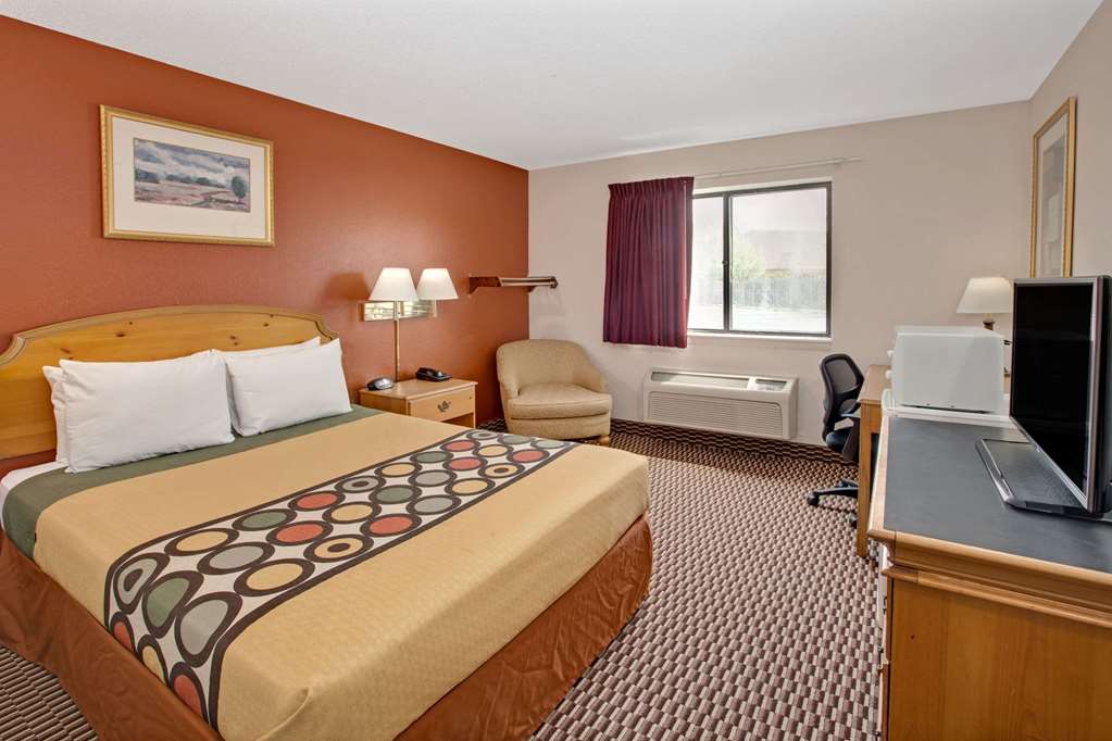 Super 8 by Wyndham Crystal Lake - photo 10