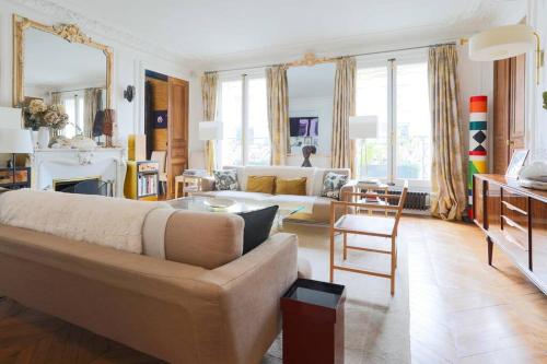 Chic Flat 2 Rooms Georges V - carbon neutral hotel in Paris