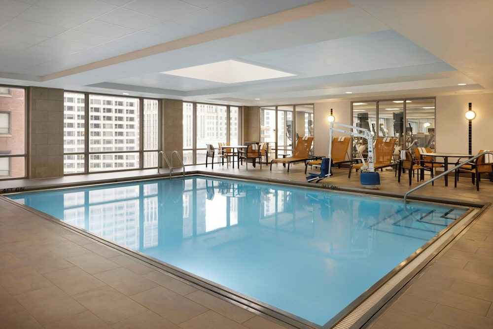 Courtyard by Marriott Chicago Magnificent Mile - photo 32