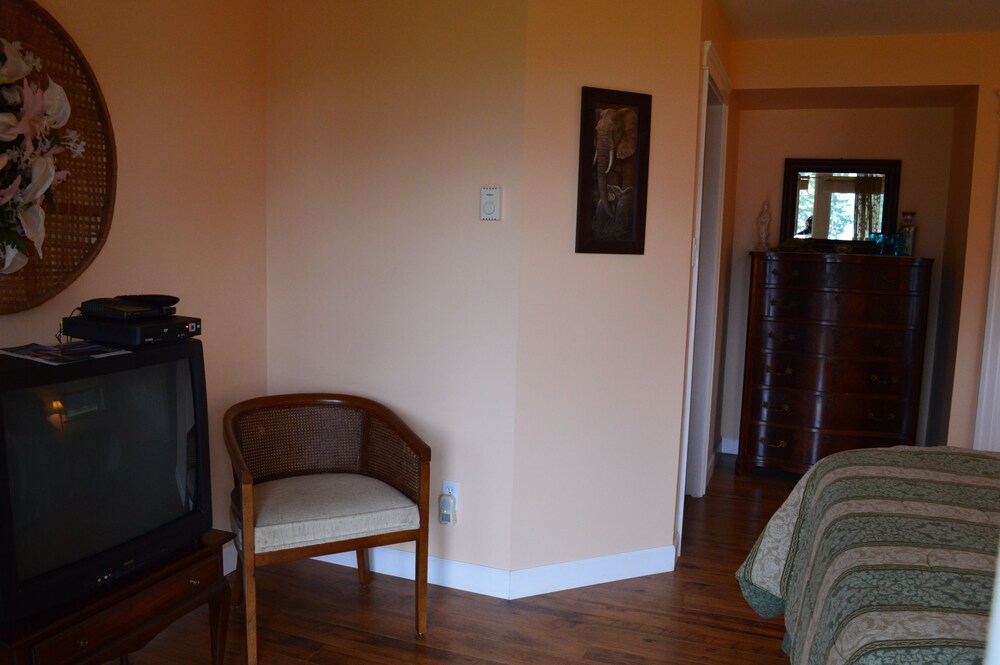Two Eagles Lodge — Courtenay — photo 5
