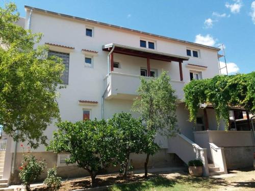 Modern Villa in Sveti Filip i Jakov With Swimming Pool — 5-Star Luxury Hotel in Sveti Filip I Jakov, Croatia