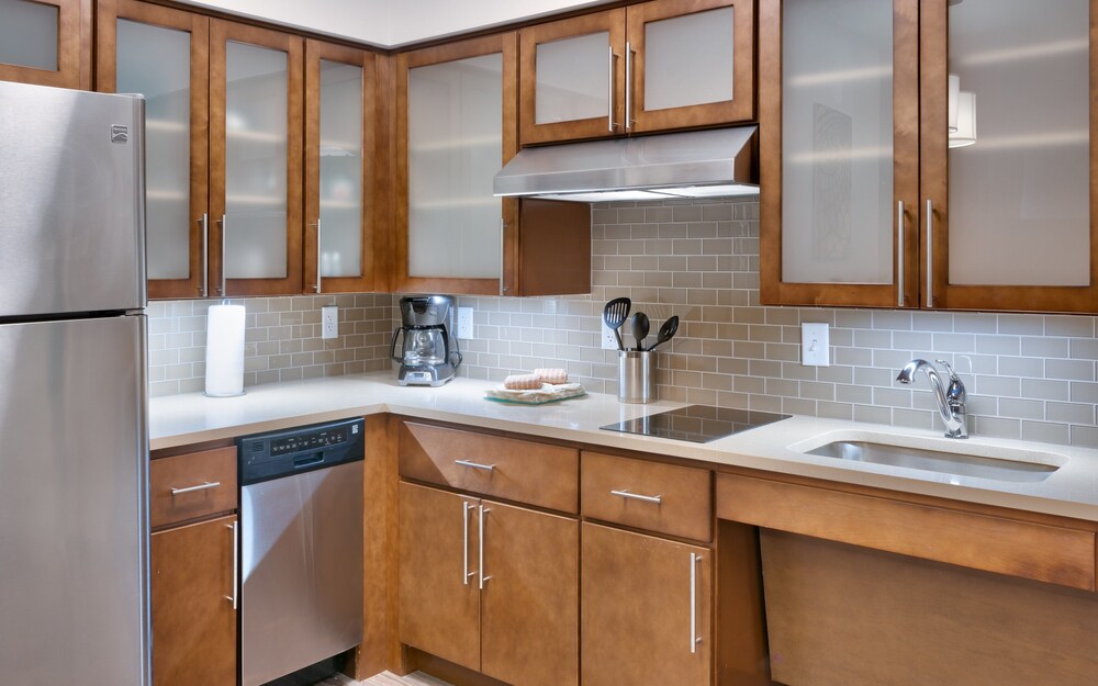 Staybridge Suites Lehi Traverse Ridge Center by IHG - photo 8