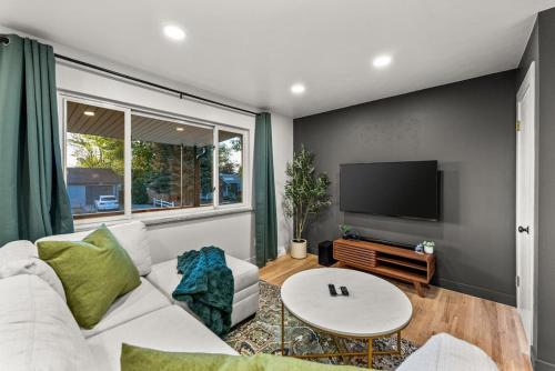 Arvada Hotspot Modern Vibes Sauna and Games — 4-Star Luxury Hotel in Arvada, United States