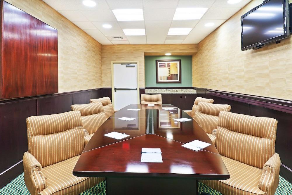 Hampton Inn & Suites Austin Lakeway - photo 41