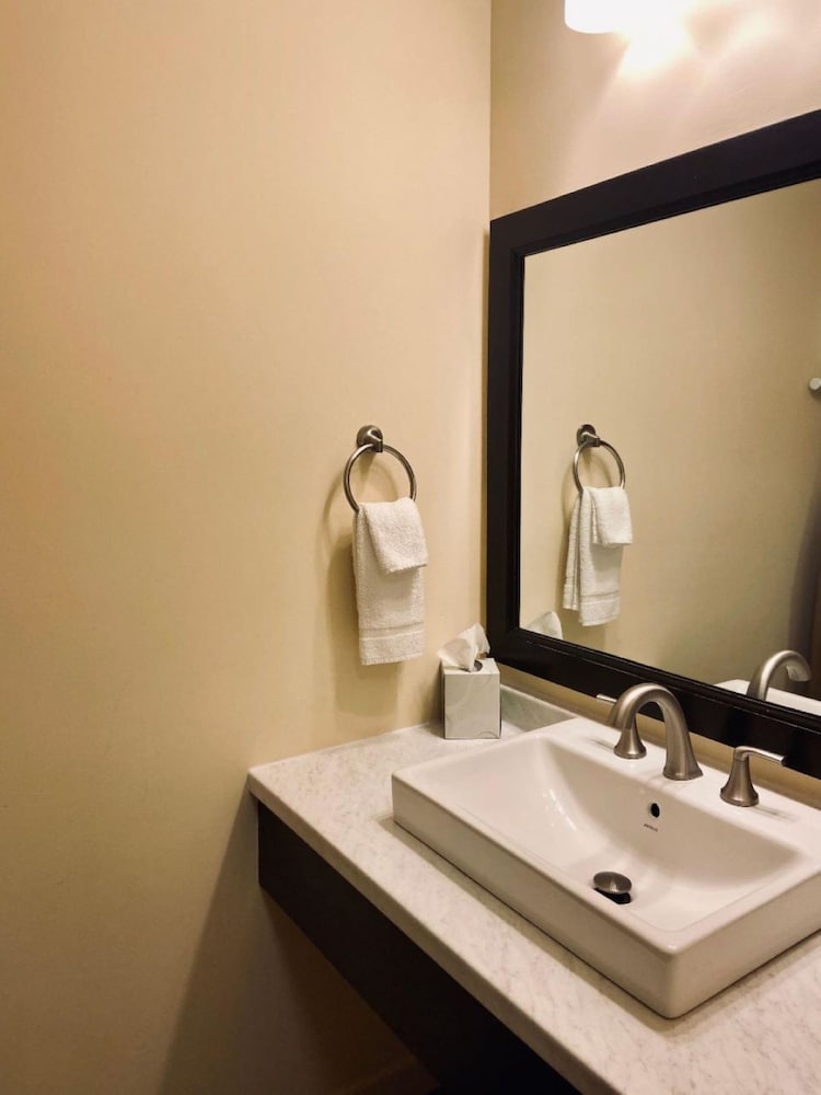 University Inn Durham next to Duke University Medical Center - photo 16
